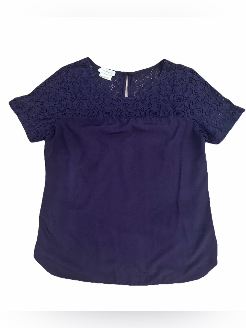 Van Heusen soft purple blouse w beautiful and delicate Lace detail on sleeves